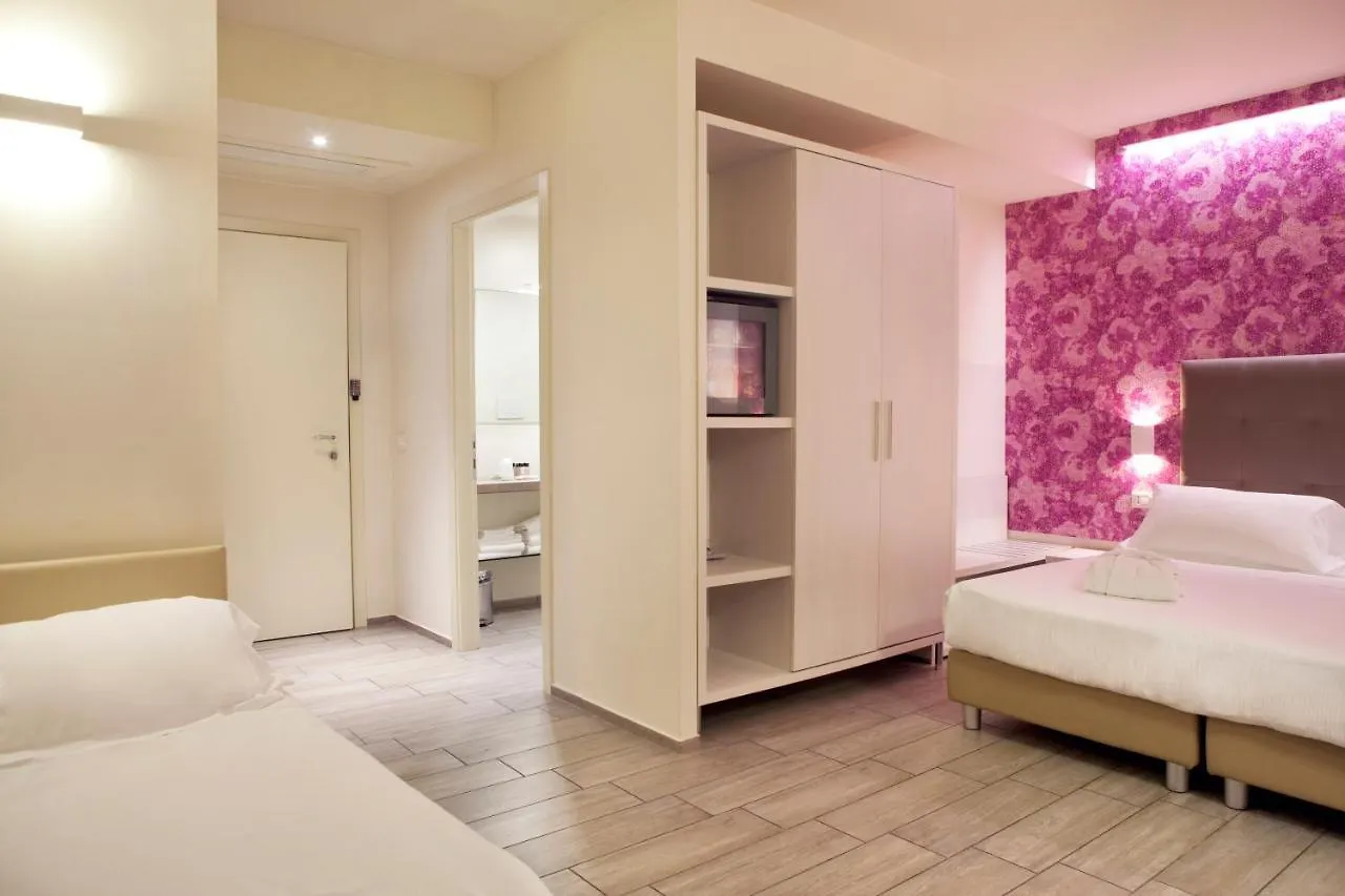 רימיני L'Hotel 3*,